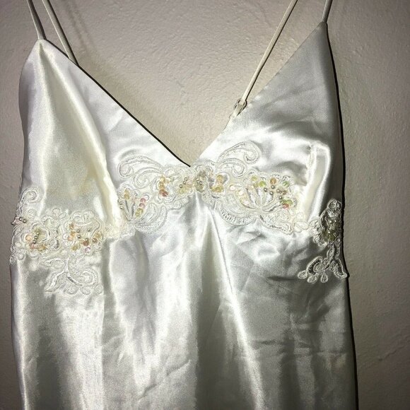 VICTORIA’S SECRET Ivory Satin Embroidered Lace Baby Doll Slip Y2K Sz M - Picture 3 of 13